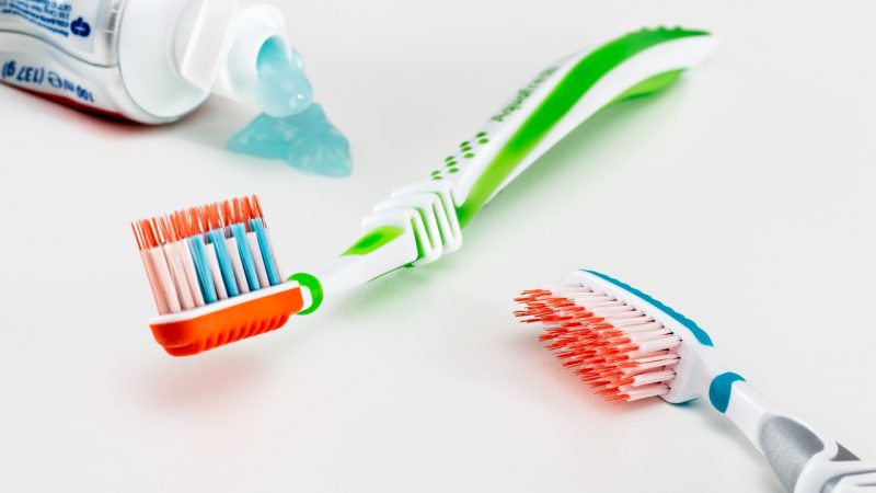 toothbrush-3191097_1280.jpg